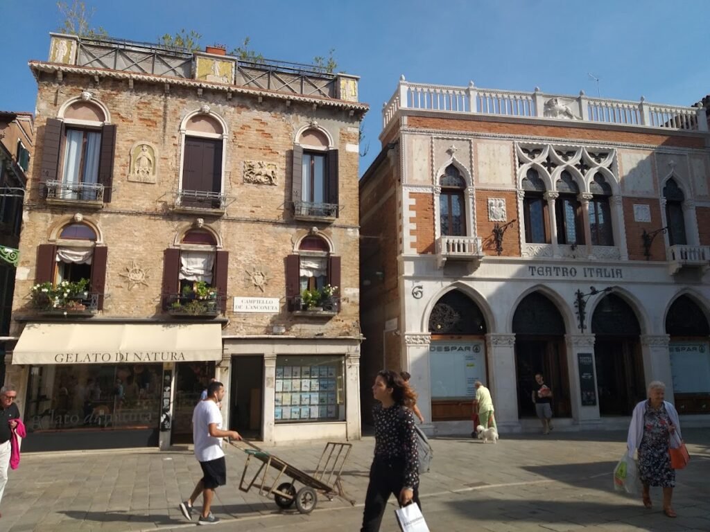 Backstreet stores in Venice